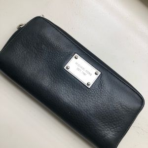 Michael kors black wallet